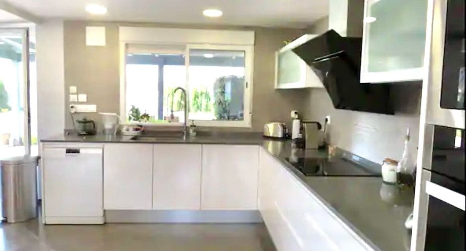 4 soverom Villa til salgs i Oliva med svømmebasseng garasje - € 580 000 (Ref: 8339293)