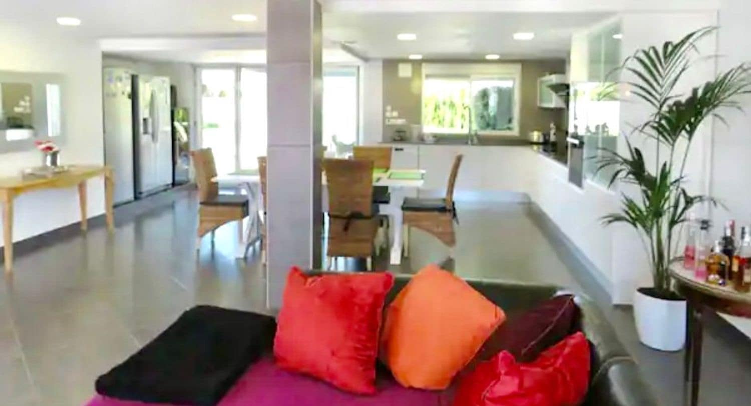 4 soverom Villa til salgs i Oliva med svømmebasseng garasje - € 580 000 (Ref: 8339293)