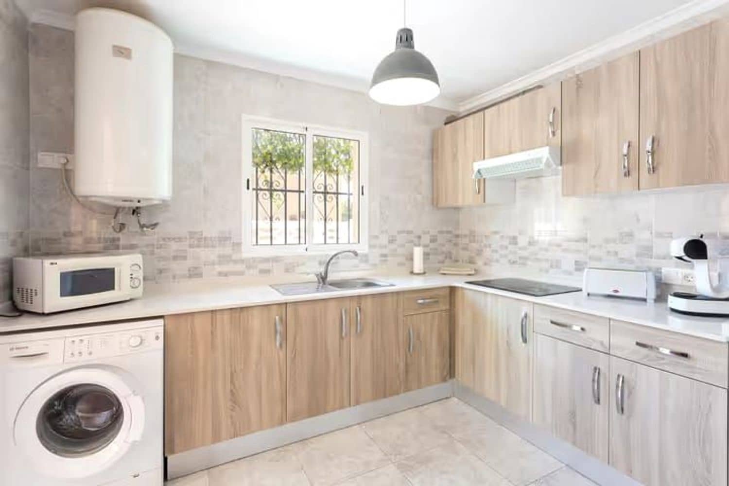 4 soveværelse Lejlighed til leje i Alicante by med garage - € 1.300 (Ref: 8624430)