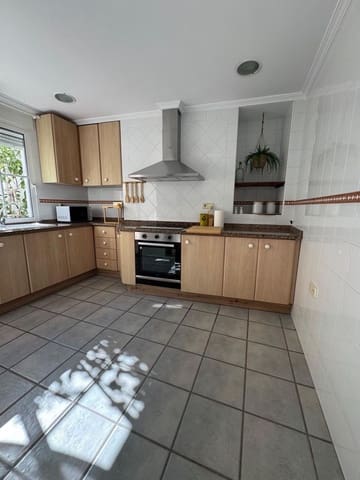 3 bedroom Townhouse for rent in Centro Urbano, Dénia with garage - € 1,450 (Ref: 8793253)