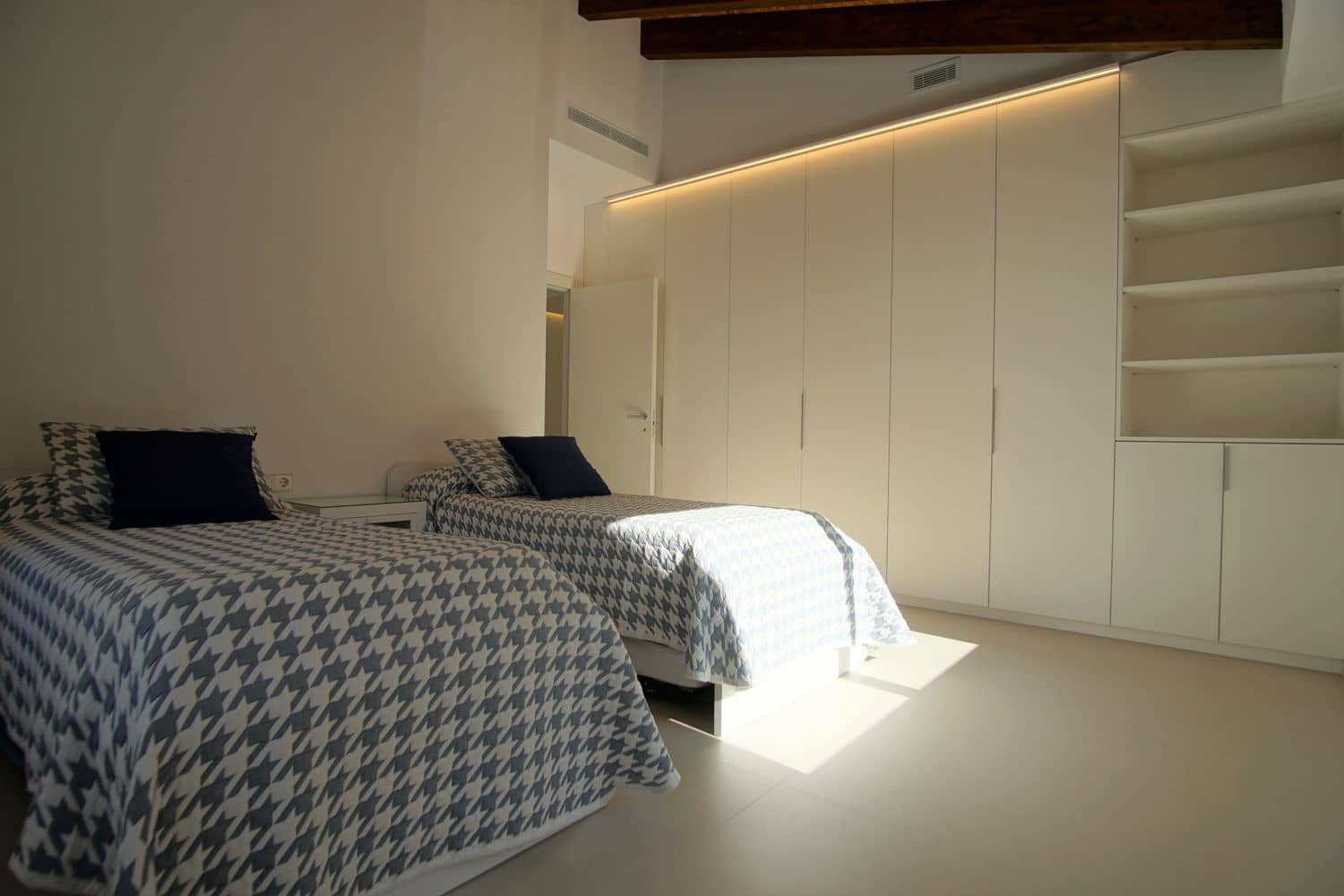 Villa/Maison de 4 chambres à louer à Denia avec piscine garage - 5 000 € (Ref: 9371387)