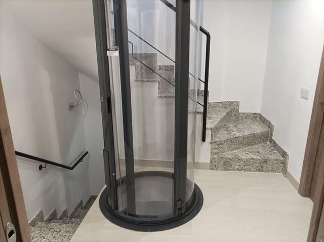 5 Zimmer Haus zu verkaufen in Ador mit Garage - 339.500 € (Ref: 9654522)