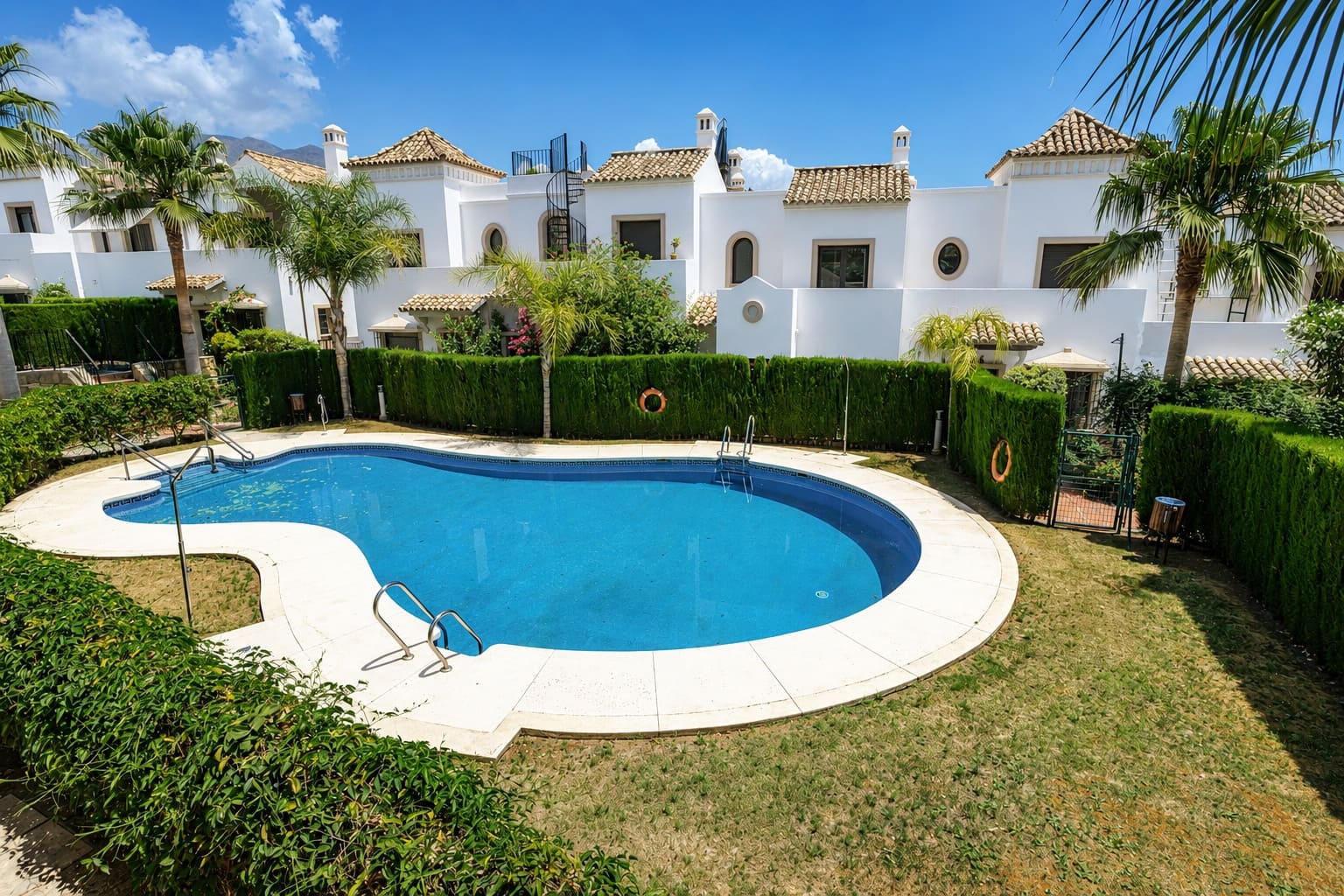 3 slaapkamer Huis te koop in Estepona met zwembad garage - € 470.000 (Ref: 10000234)