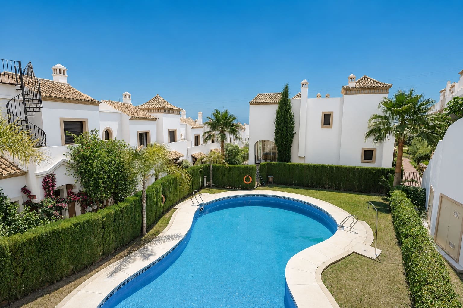 3 slaapkamer Huis te koop in Estepona met zwembad garage - € 470.000 (Ref: 10000234)