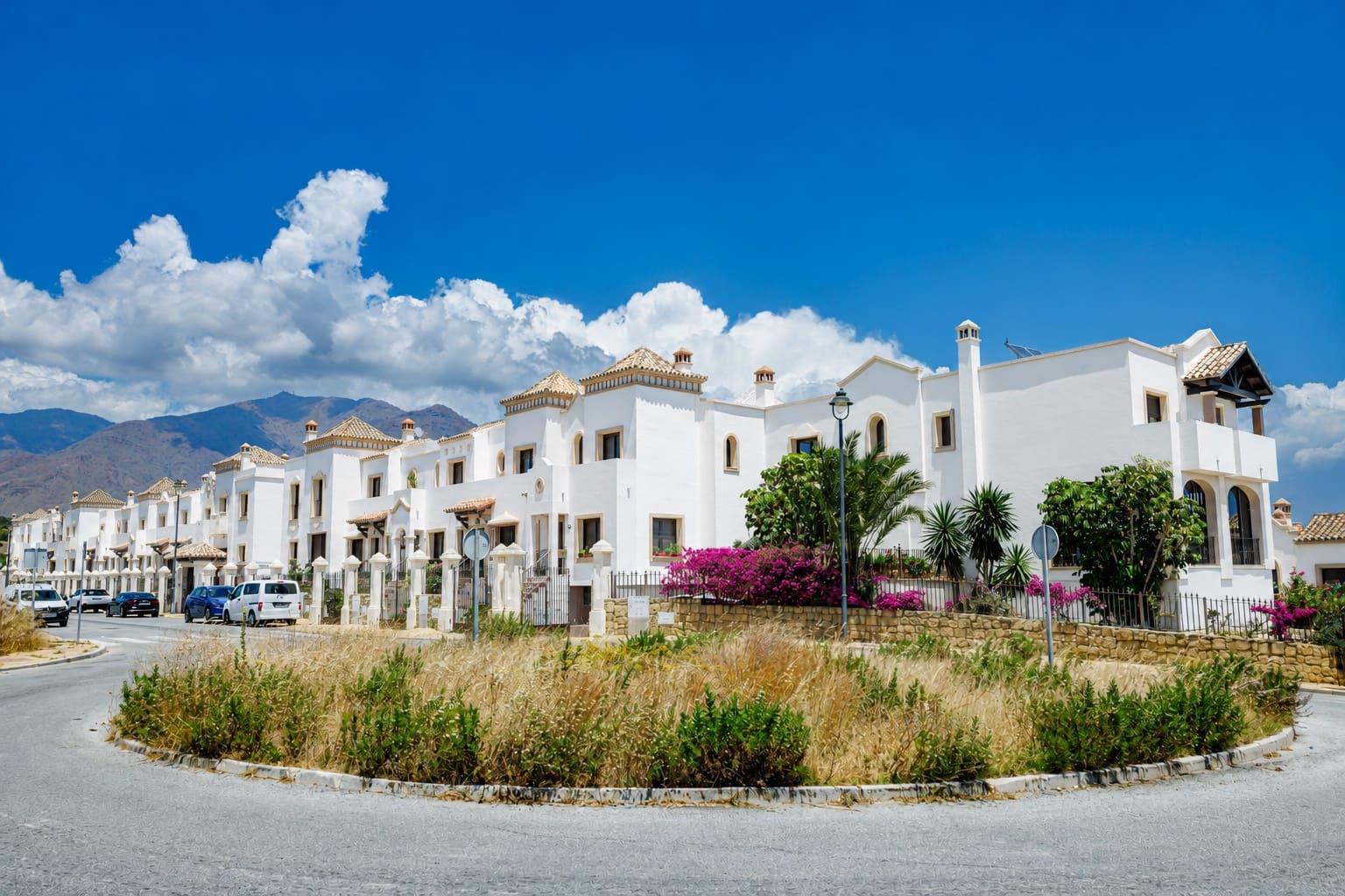 3 slaapkamer Huis te koop in Estepona met zwembad garage - € 470.000 (Ref: 10000234)