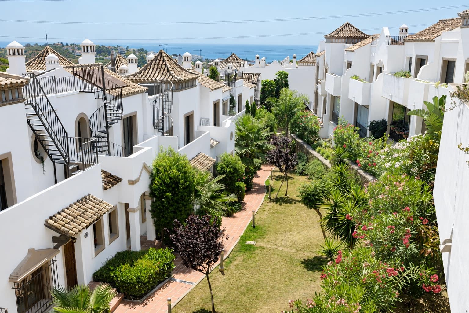 3 slaapkamer Huis te koop in Estepona met zwembad garage - € 470.000 (Ref: 10000234)