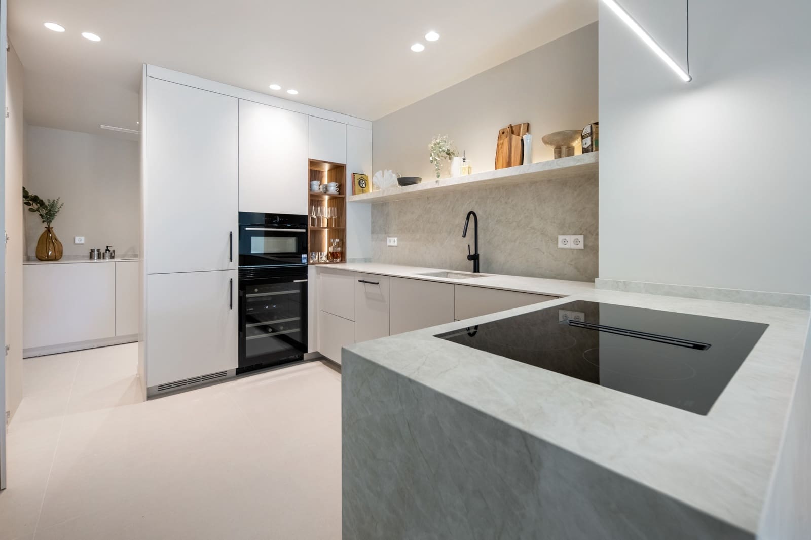 3 bedroom Apartment for sale in La Quinta with pool garage - € 799,000 (Ref: 10003861)