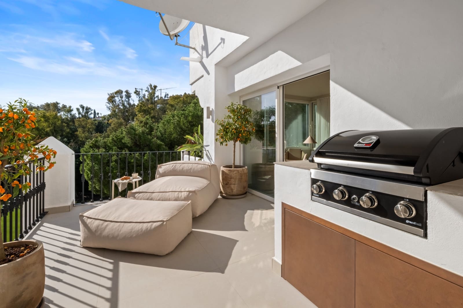 3 bedroom Apartment for sale in La Quinta with pool garage - € 799,000 (Ref: 10003861)