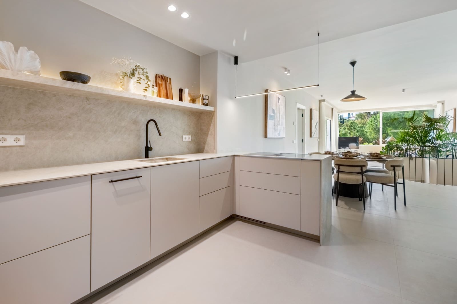 3 bedroom Apartment for sale in La Quinta with pool garage - € 799,000 (Ref: 10003861)