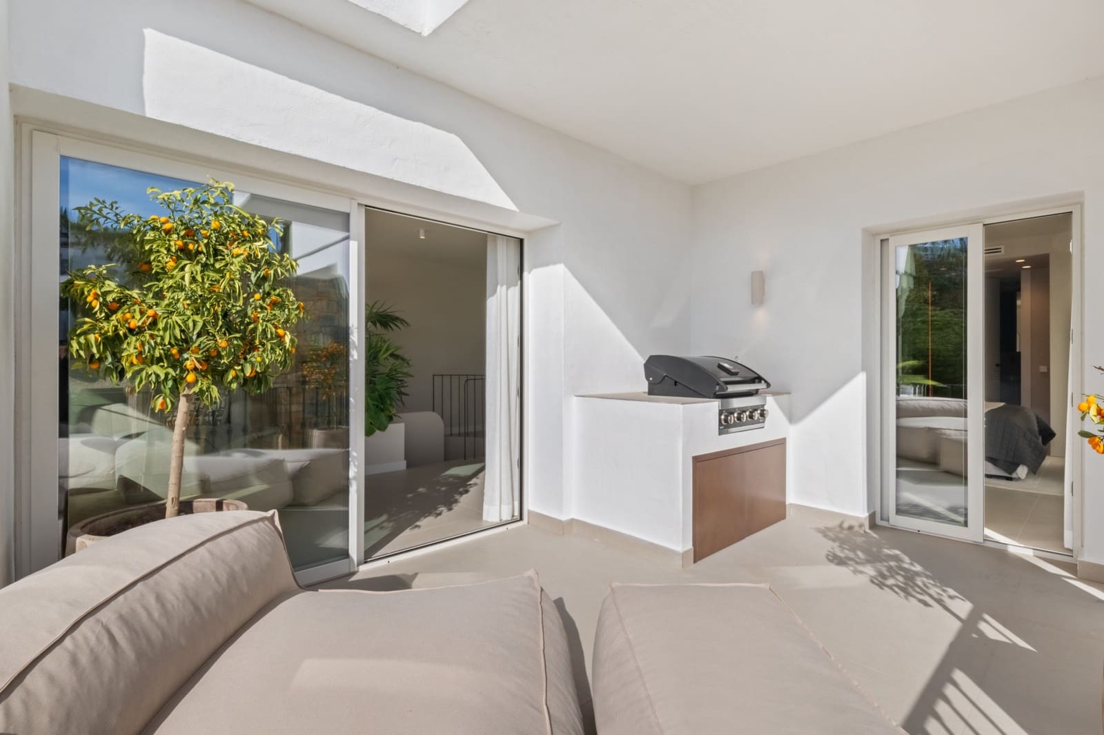 3 bedroom Apartment for sale in La Quinta with pool garage - € 799,000 (Ref: 10003861)