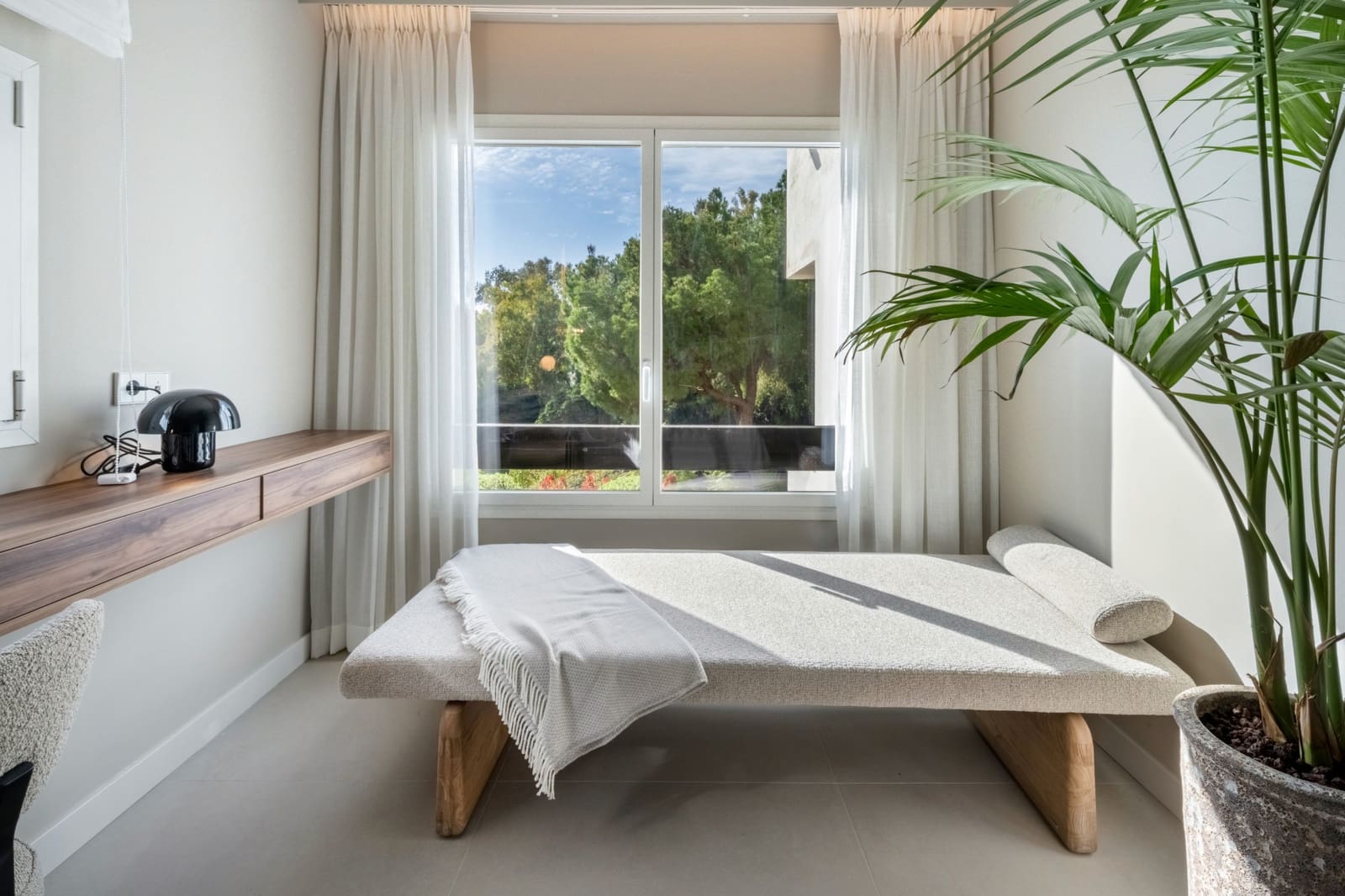 3 bedroom Apartment for sale in La Quinta with pool garage - € 799,000 (Ref: 10003861)