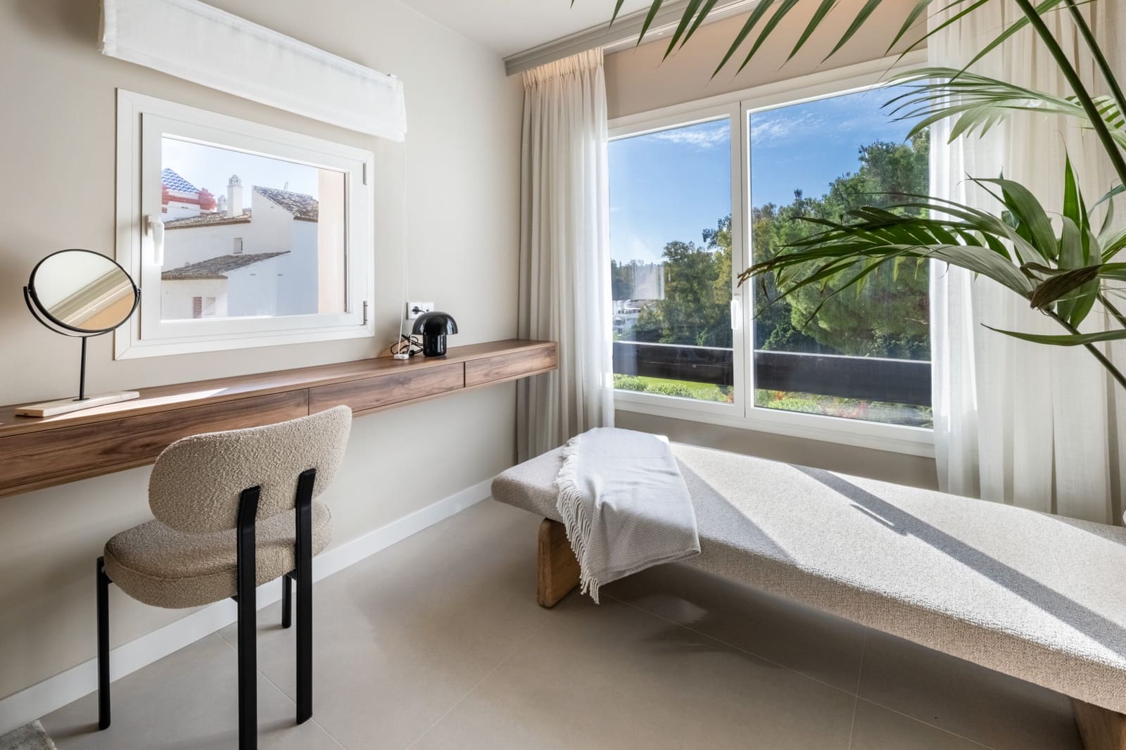 3 bedroom Apartment for sale in La Quinta with pool garage - € 799,000 (Ref: 10003861)