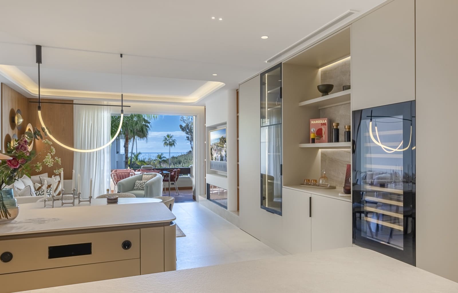 Apartamento de 3 habitaciones en Estepona en venta con piscina garaje - 1.895.000 € (Ref: 10013104)