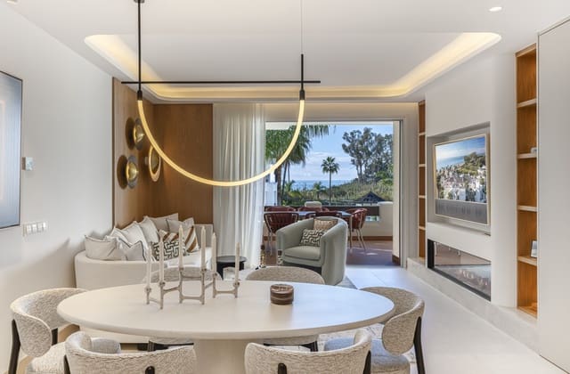 Apartamento de 3 habitaciones en Estepona en venta con piscina garaje - 1.895.000 € (Ref: 10013104)