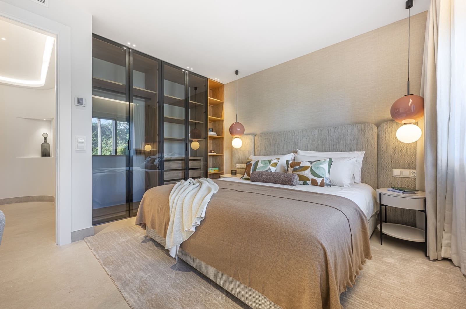 Apartamento de 3 habitaciones en Estepona en venta con piscina garaje - 1.895.000 € (Ref: 10013104)