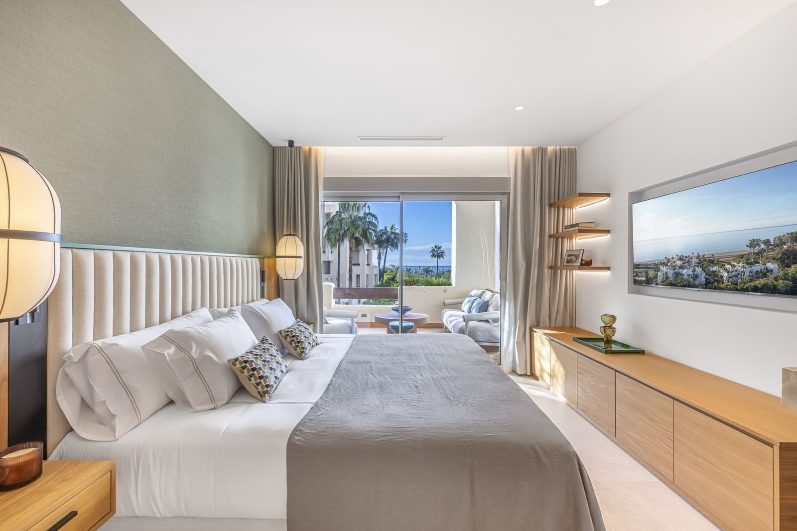 Apartamento de 3 habitaciones en Estepona en venta con piscina garaje - 1.895.000 € (Ref: 10013104)