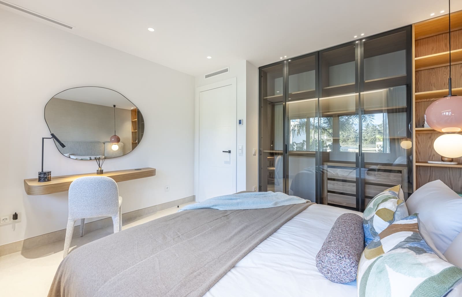 Apartamento de 3 habitaciones en Estepona en venta con piscina garaje - 1.895.000 € (Ref: 10013104)