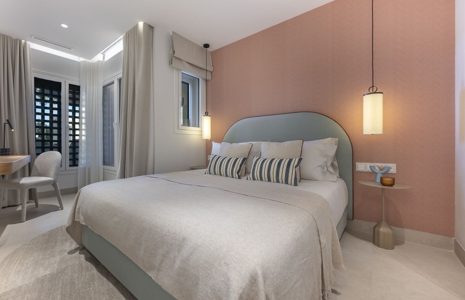Apartamento de 3 habitaciones en Estepona en venta con piscina garaje - 1.895.000 € (Ref: 10013104)