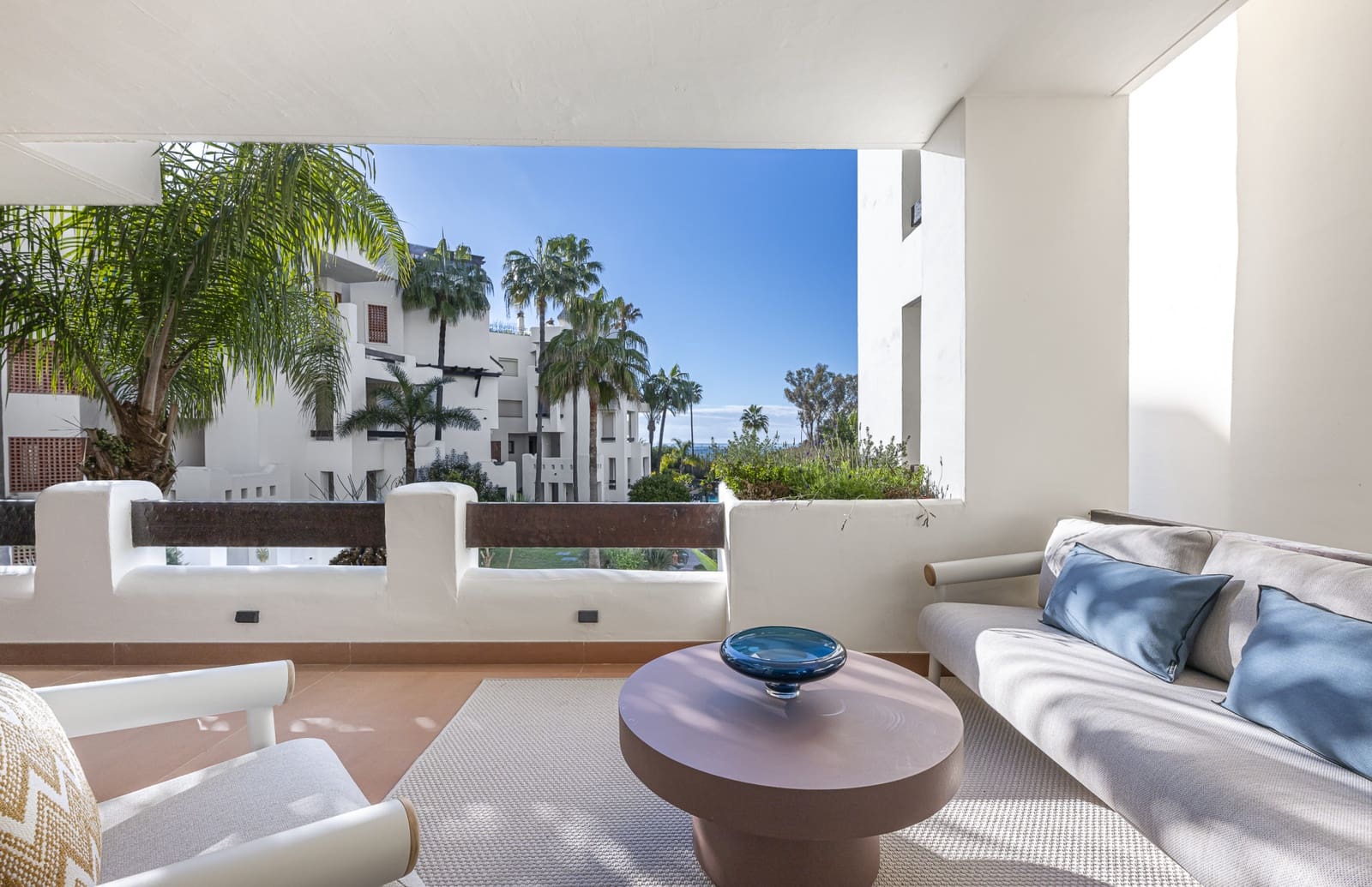Apartamento de 3 habitaciones en Estepona en venta con piscina garaje - 1.895.000 € (Ref: 10013104)