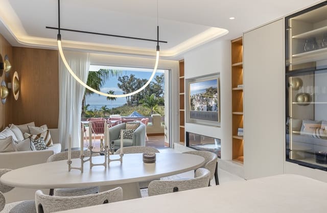 Apartamento de 3 habitaciones en Estepona en venta con piscina garaje - 1.895.000 € (Ref: 10013104)