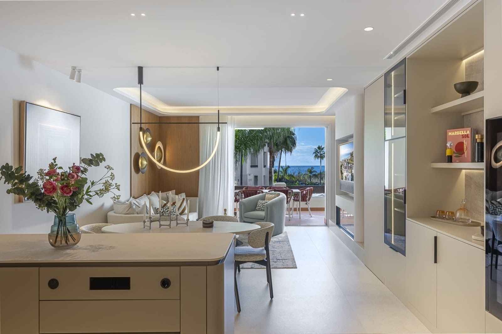 Apartamento de 3 habitaciones en Estepona en venta con piscina garaje - 1.895.000 € (Ref: 10013104)