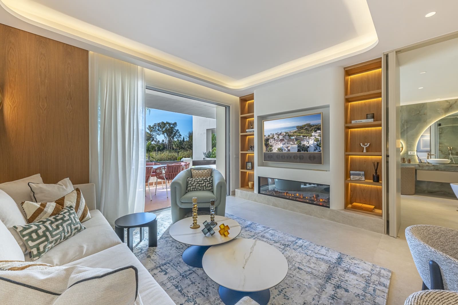 Apartamento de 3 habitaciones en Estepona en venta con piscina garaje - 1.895.000 € (Ref: 10013104)