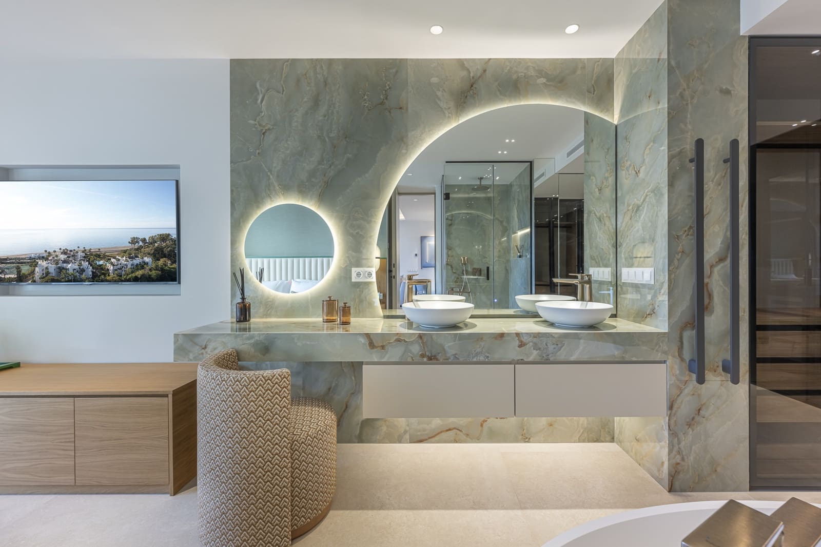 Apartamento de 3 habitaciones en Estepona en venta con piscina garaje - 1.895.000 € (Ref: 10013104)