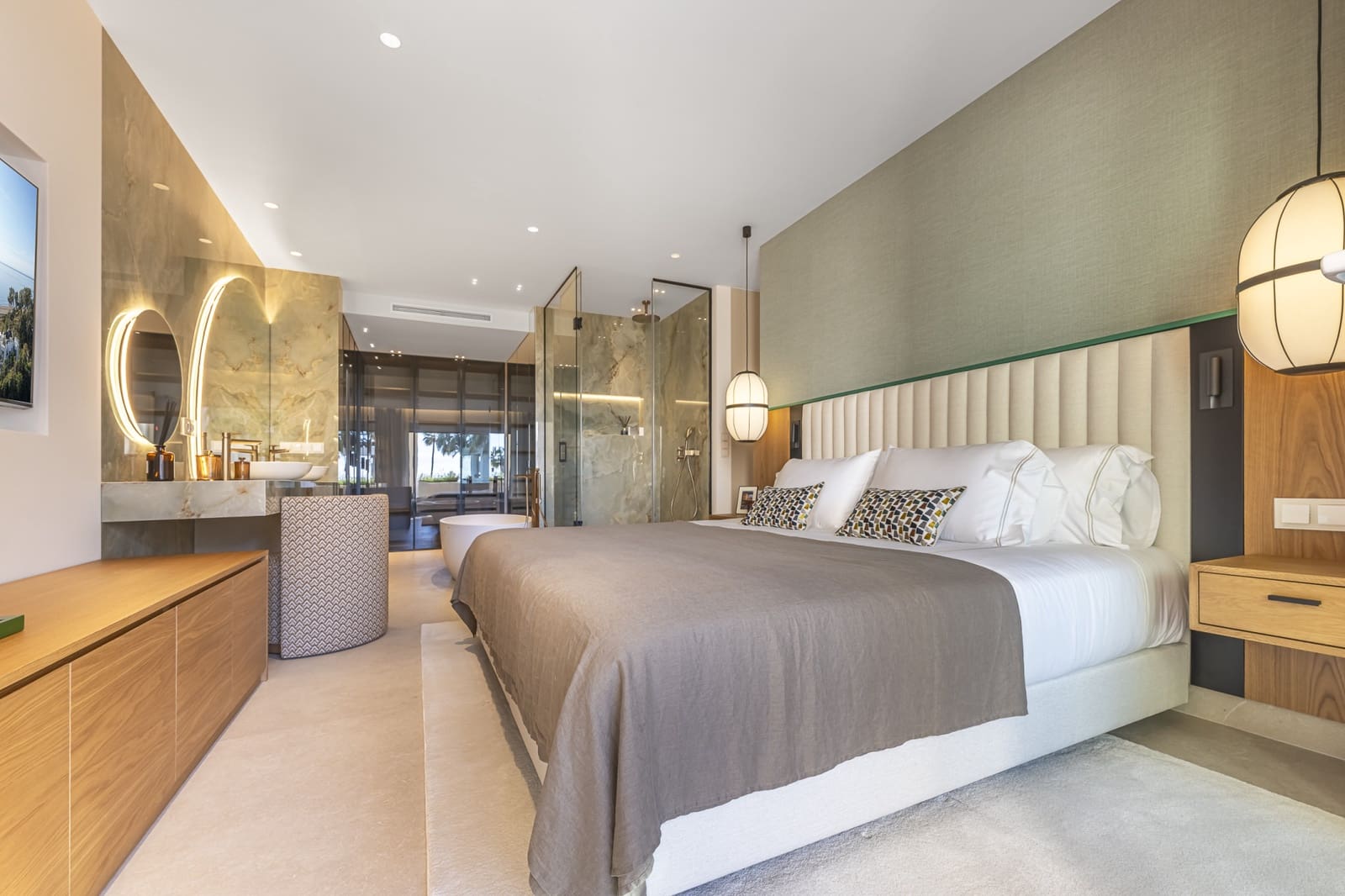 Apartamento de 3 habitaciones en Estepona en venta con piscina garaje - 1.895.000 € (Ref: 10013104)