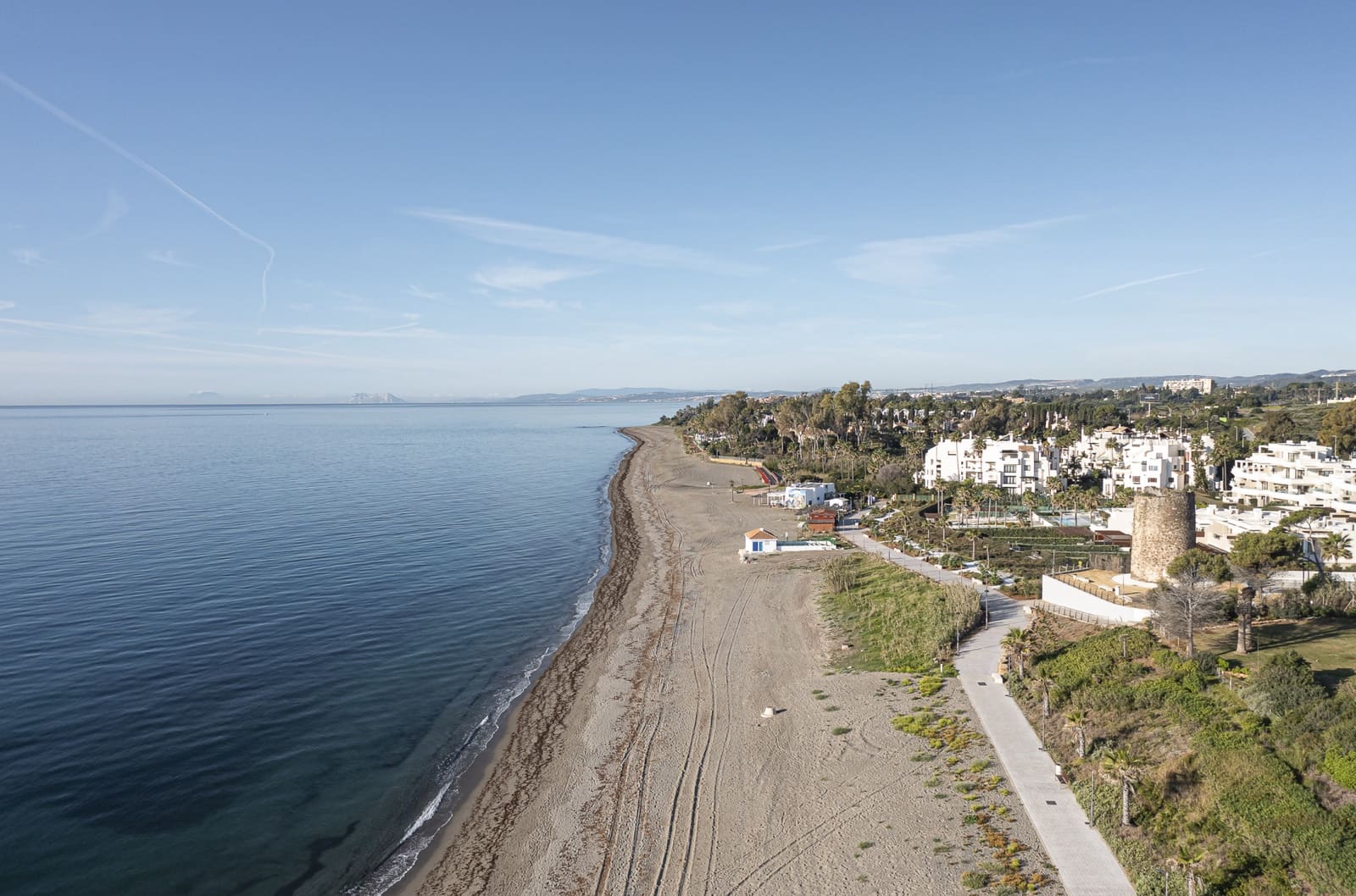 Apartamento de 3 habitaciones en Estepona en venta con piscina garaje - 1.895.000 € (Ref: 10013104)