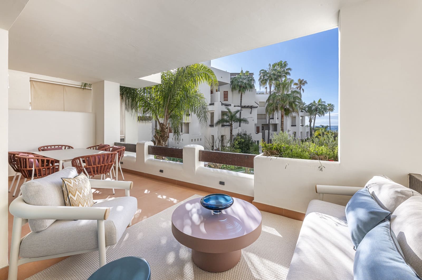 Apartamento de 3 habitaciones en Estepona en venta con piscina garaje - 1.895.000 € (Ref: 10013104)