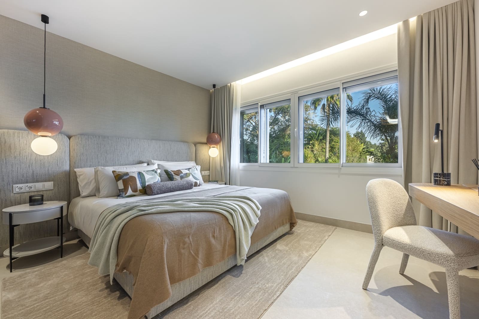 Apartamento de 3 habitaciones en Estepona en venta con piscina garaje - 1.895.000 € (Ref: 10013104)