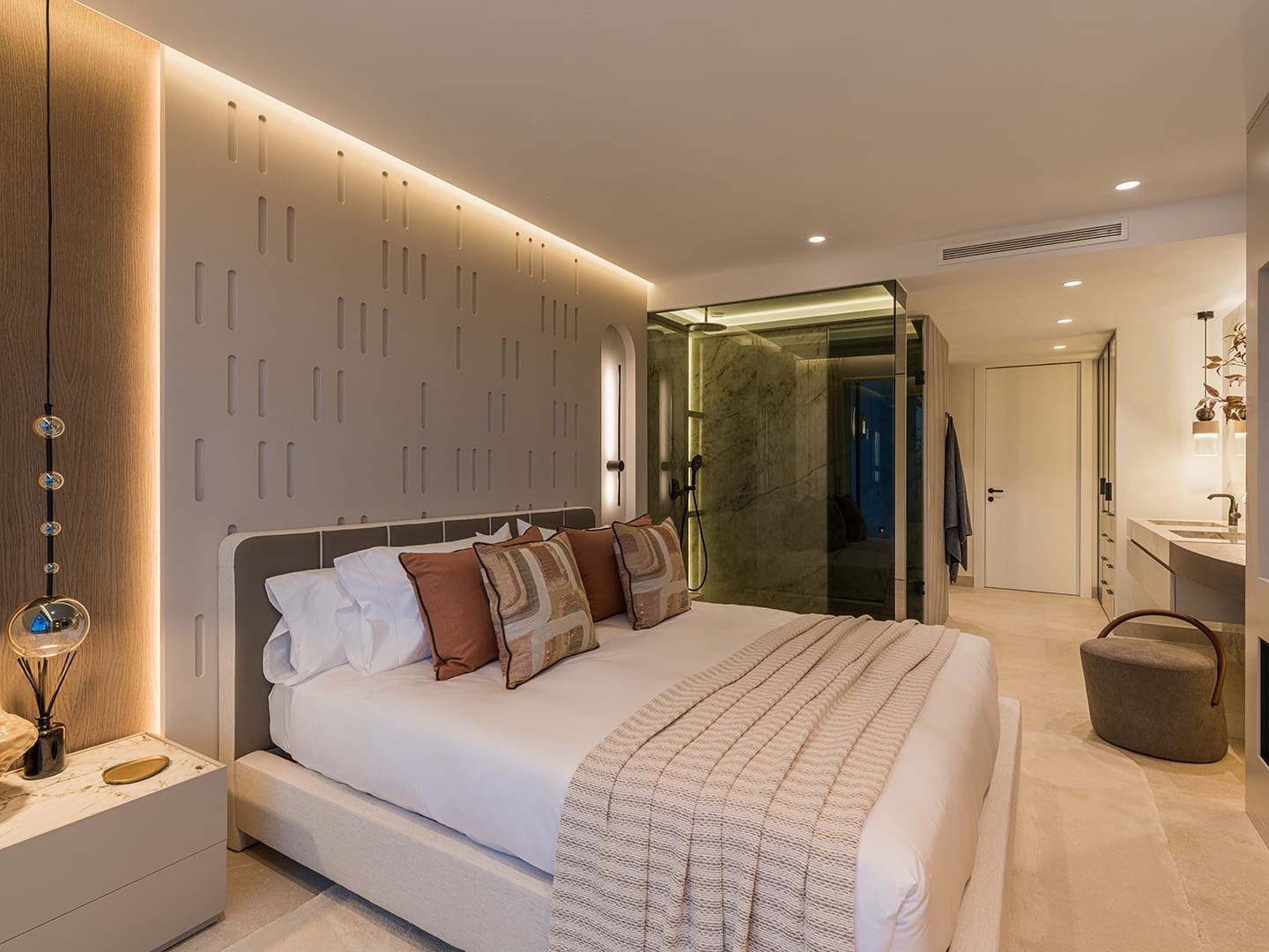 Apartamento de 3 habitaciones en Estepona en venta con piscina garaje - 2.995.000 € (Ref: 10013105)