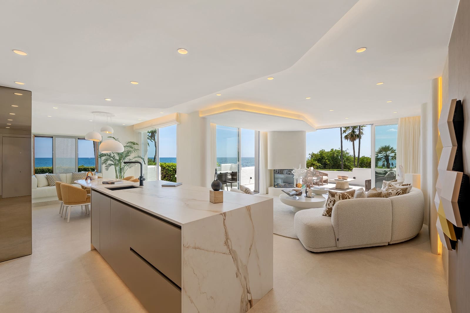 Apartamento de 3 habitaciones en Estepona en venta con piscina garaje - 2.995.000 € (Ref: 10013105)