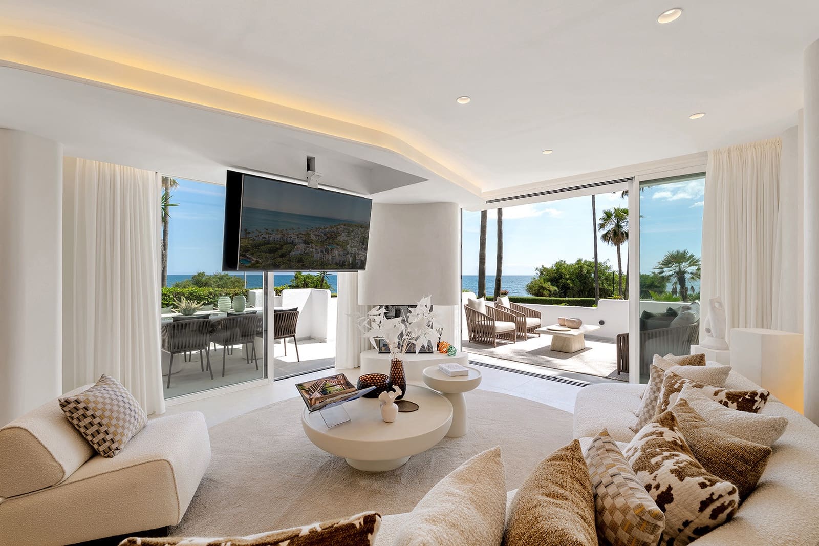 Apartamento de 3 habitaciones en Estepona en venta con piscina garaje - 2.995.000 € (Ref: 10013105)