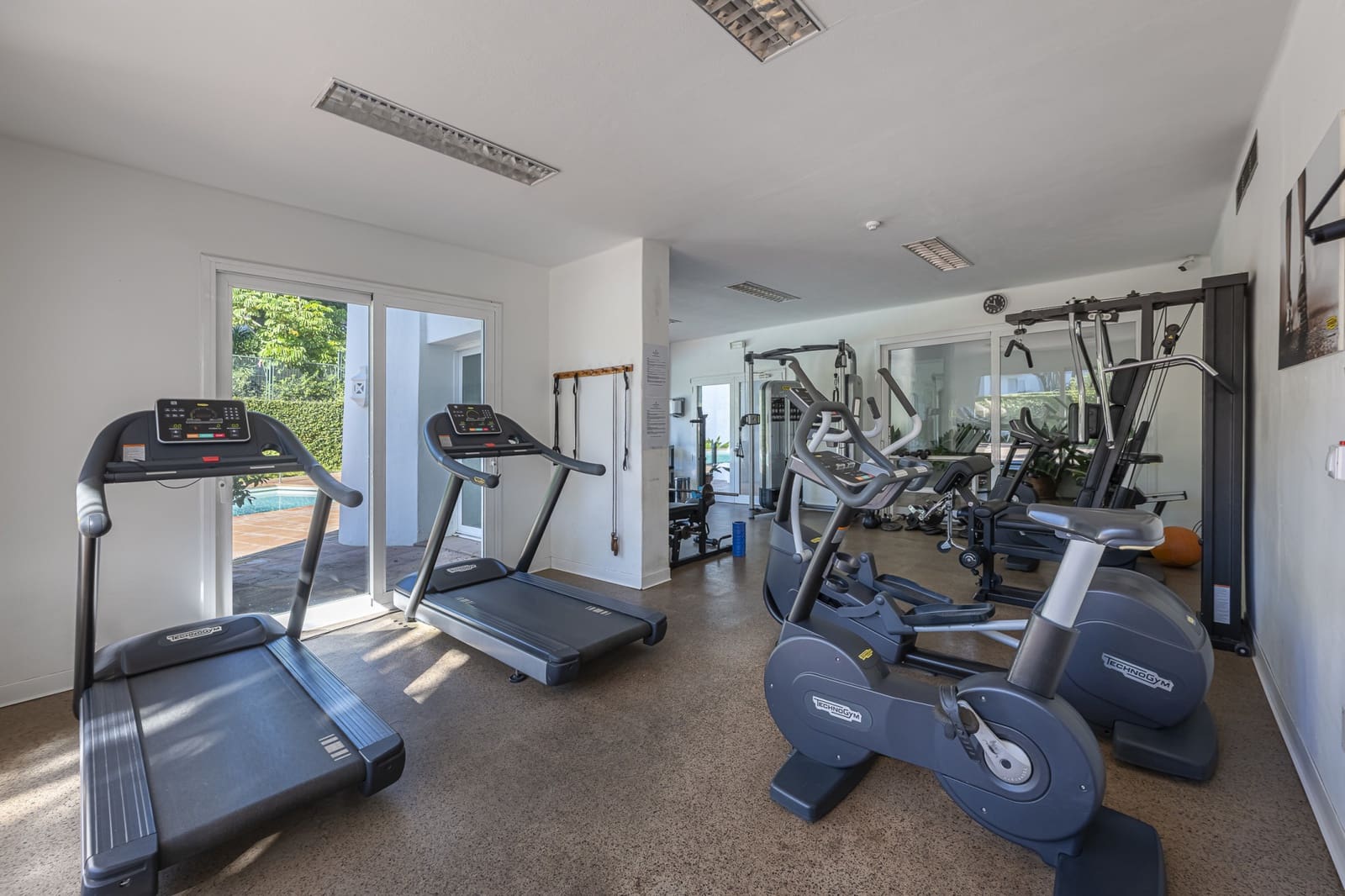 Apartamento de 3 habitaciones en Estepona en venta con piscina garaje - 2.995.000 € (Ref: 10013105)