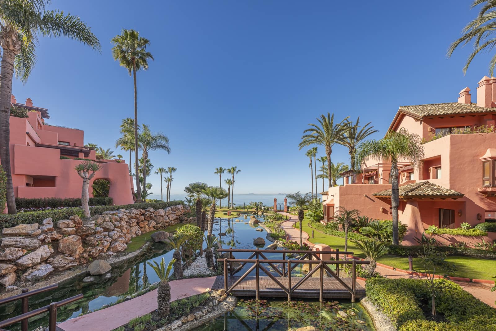 3 soveværelse Lejlighed til salg i Estepona med swimmingpool garage - € 2.395.000 (Ref: 10013106)