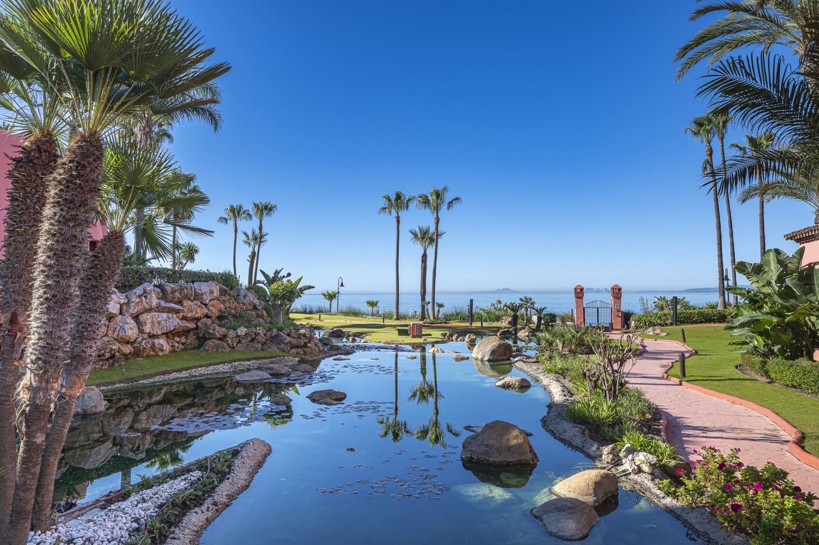 3 soveværelse Lejlighed til salg i Estepona med swimmingpool garage - € 2.395.000 (Ref: 10013106)