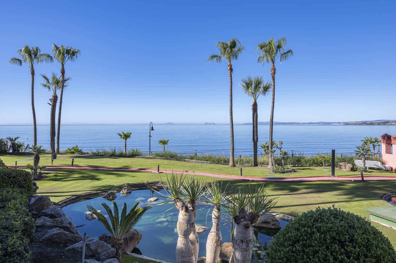3 soveværelse Lejlighed til salg i Estepona med swimmingpool garage - € 2.395.000 (Ref: 10013106)
