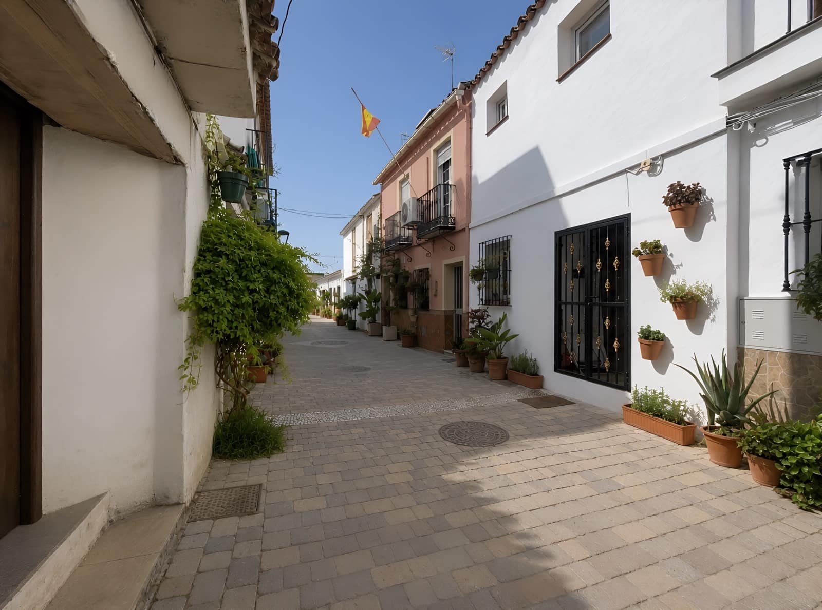 3 bedroom Townhouse for sale in Estepona with garage - € 699,000 (Ref: 10015291)