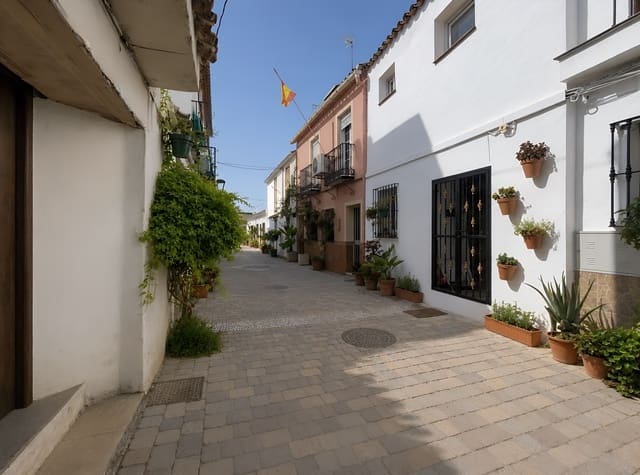 3 bedroom Townhouse for sale in Estepona with garage - € 699,000 (Ref: 10015291)