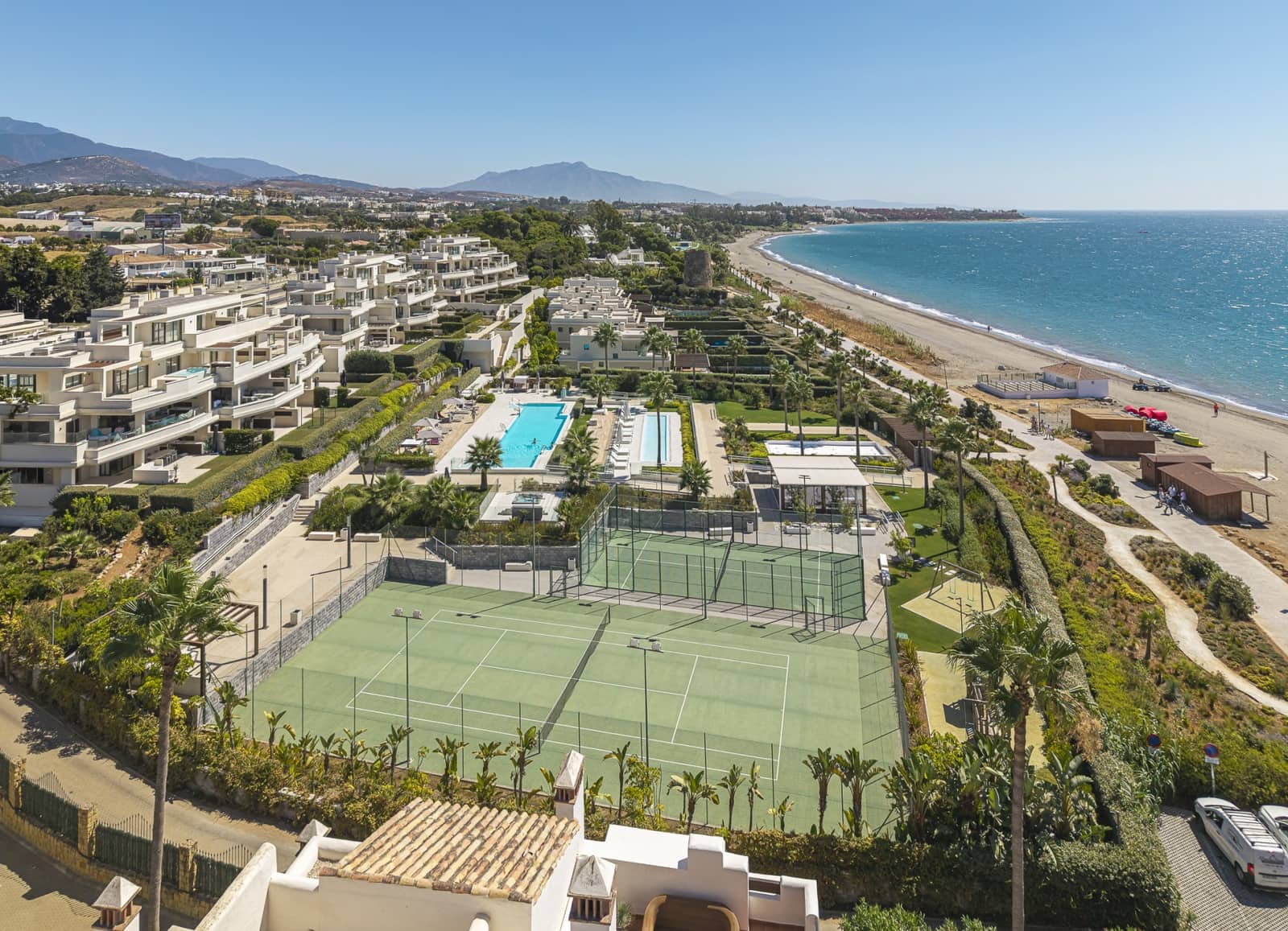 2 Zimmer Apartment zu verkaufen in Estepona mit Pool Garage - 1.595.000 € (Ref: 10015292)