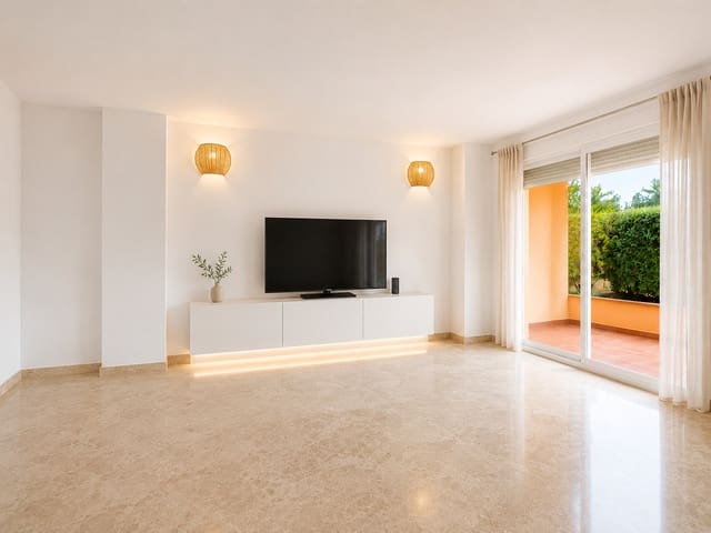3 Zimmer Haus zu verkaufen in Buenas Noches, Estepona mit Pool Garage - 470.000 € (Ref: 10025399)