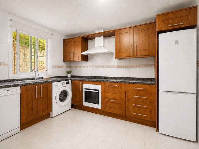 3 Zimmer Haus zu verkaufen in Buenas Noches, Estepona mit Pool Garage - 470.000 € (Ref: 10025399)