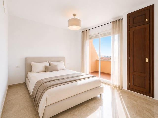 3 Zimmer Haus zu verkaufen in Buenas Noches, Estepona mit Pool Garage - 470.000 € (Ref: 10025399)