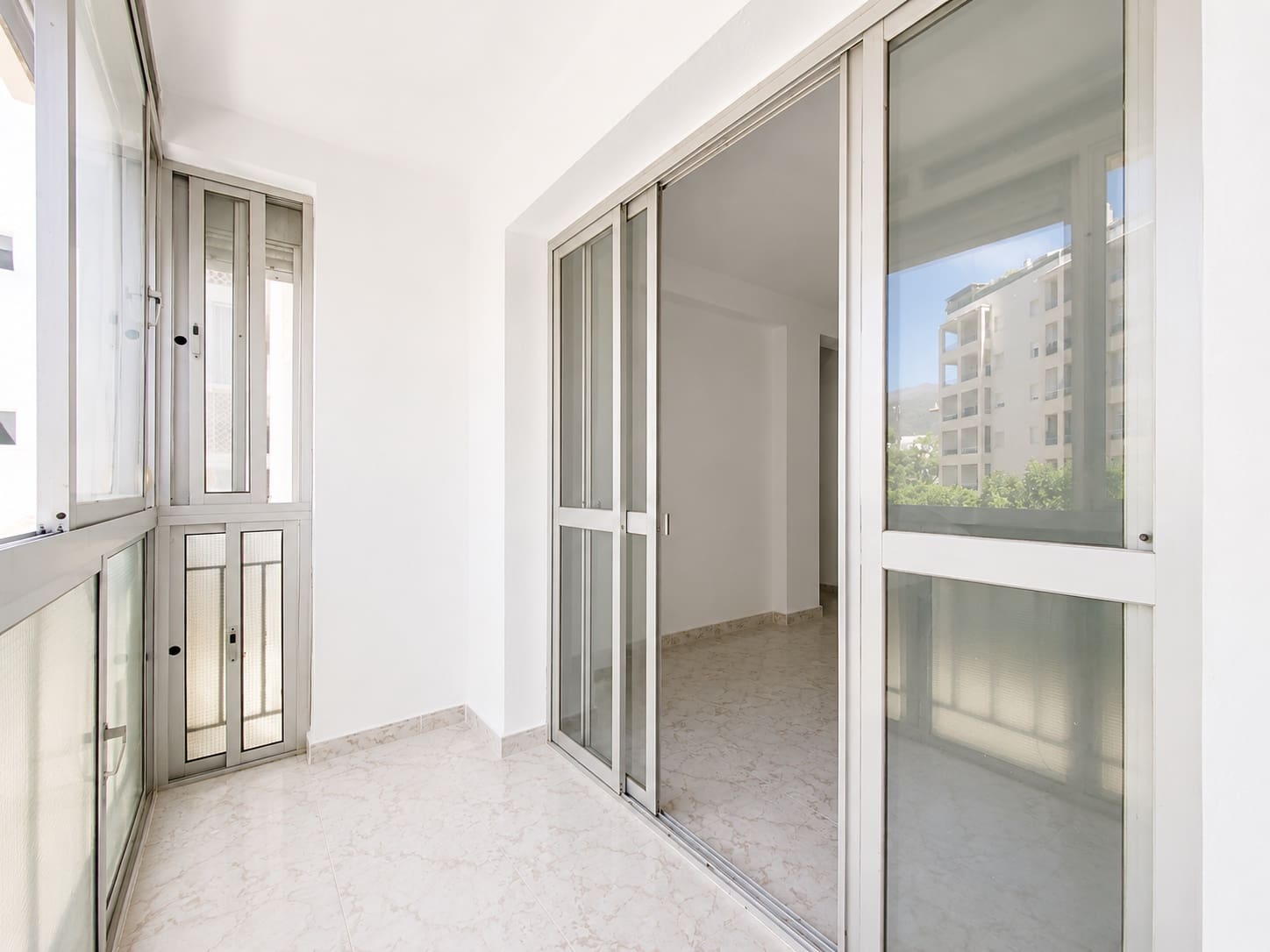 3 sovrum Lägenhet till salu i Estepona - 265 000 € (Ref: 10033673)