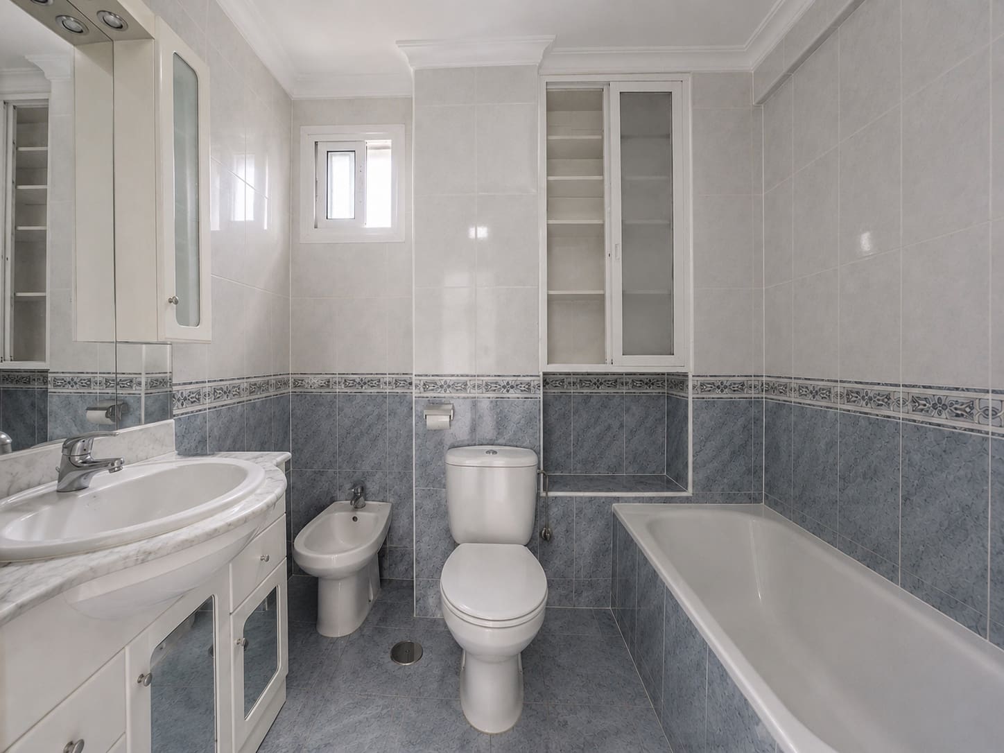 3 sovrum Lägenhet till salu i Estepona - 265 000 € (Ref: 10033673)