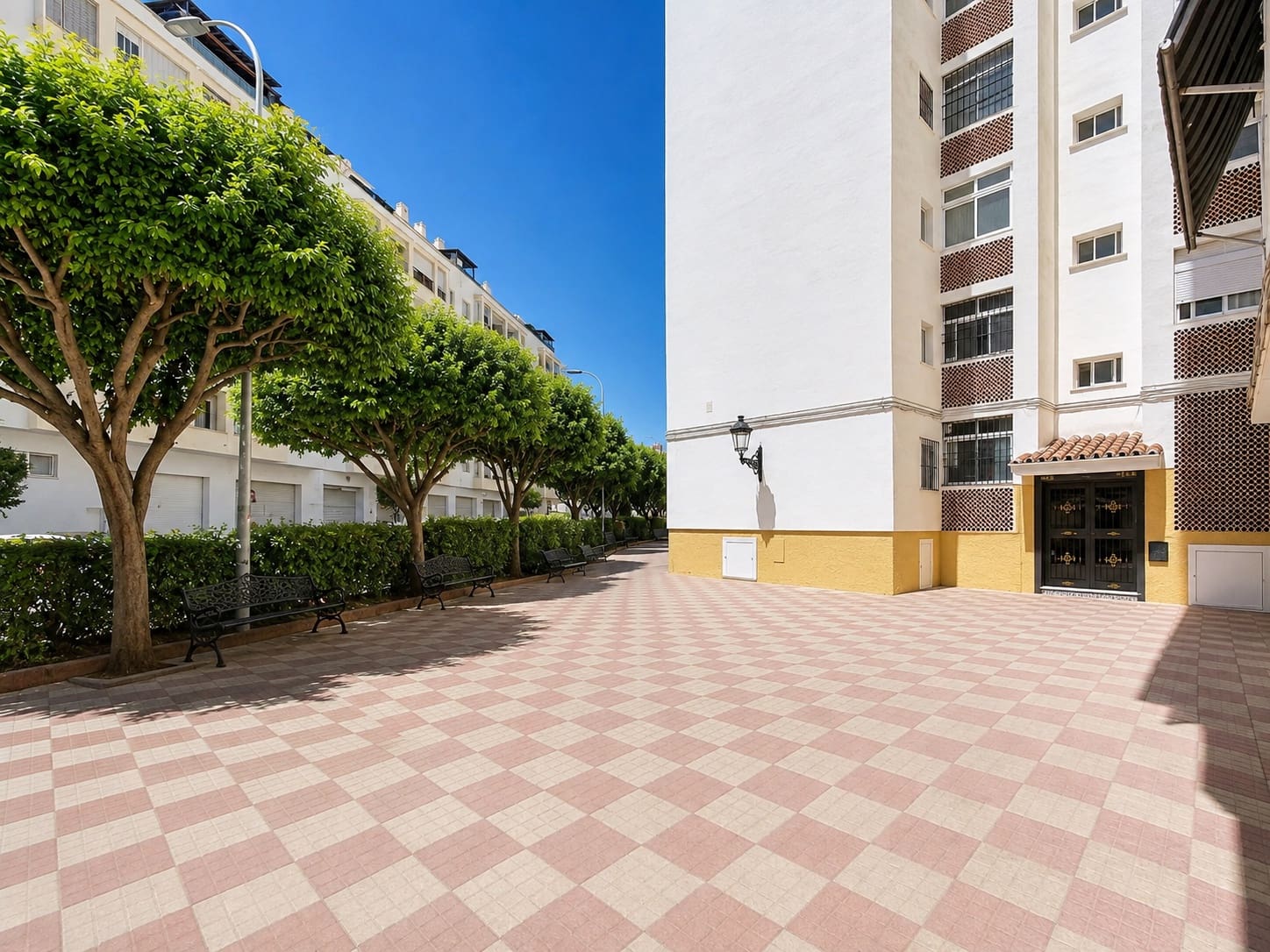 3 sovrum Lägenhet till salu i Estepona - 265 000 € (Ref: 10033673)