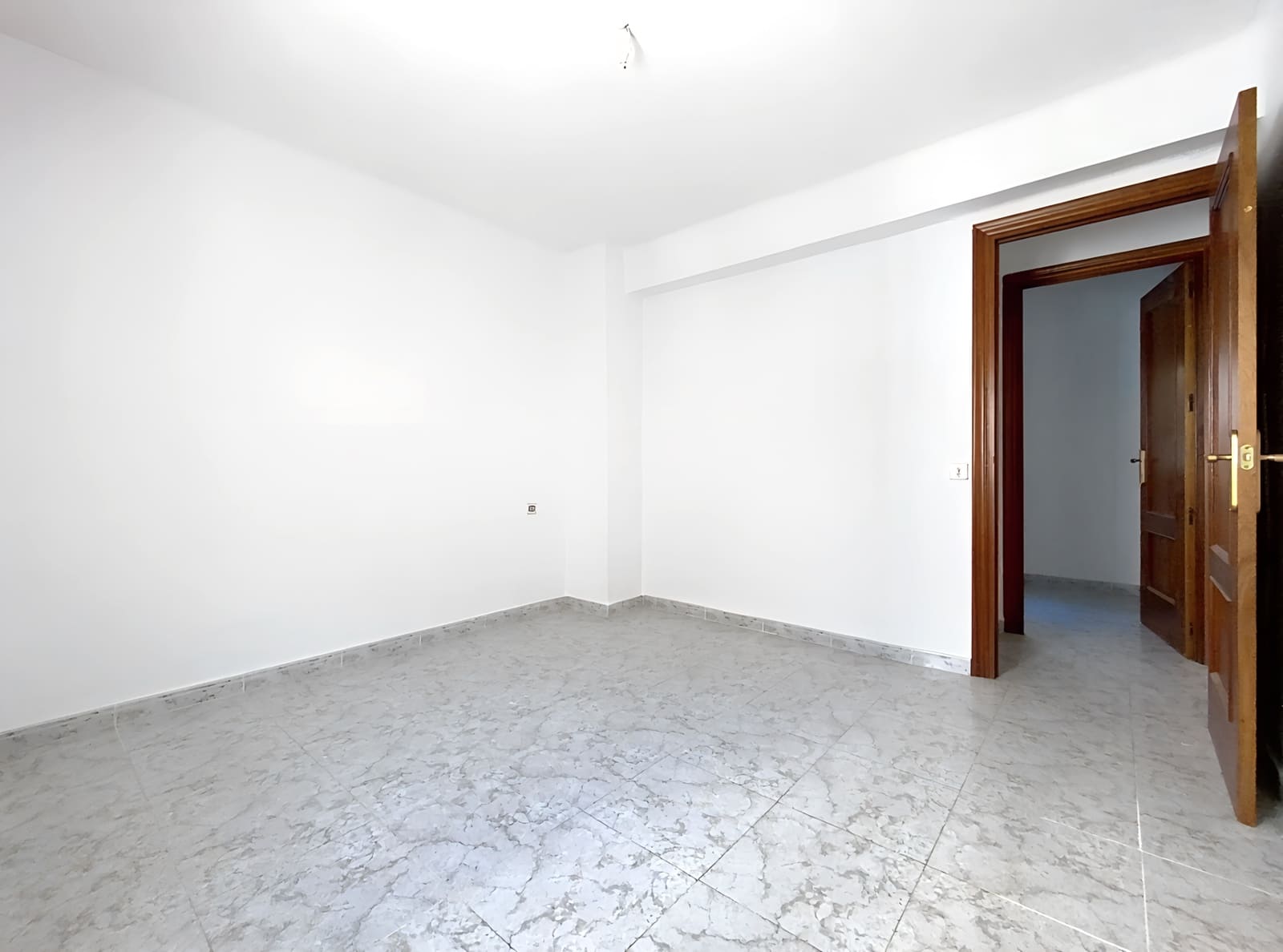 3 sovrum Lägenhet till salu i Estepona - 265 000 € (Ref: 10033673)