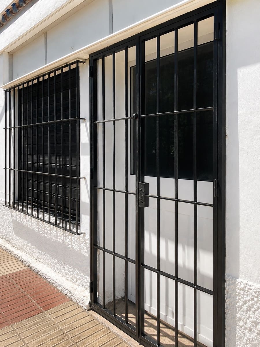 Commercial for sale in Nueva Andalucia - € 99,000 (Ref: 10037184)