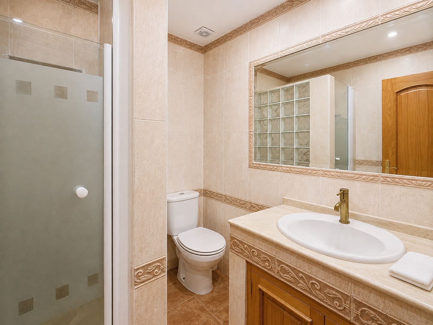 4 sypialnia Willa na sprzedaż w Estepona z basenem garażem - 1 050 000 € (Ref: 10038715)